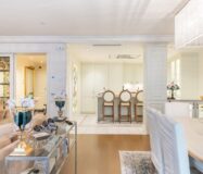 Отремонтированная квартира с террасой в Барселоне, 4 комнаты