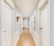 Отремонтированная квартира с террасой в Барселоне, 4 комнаты