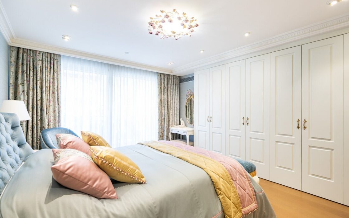 Отремонтированная квартира с террасой в Барселоне, 4 комнаты