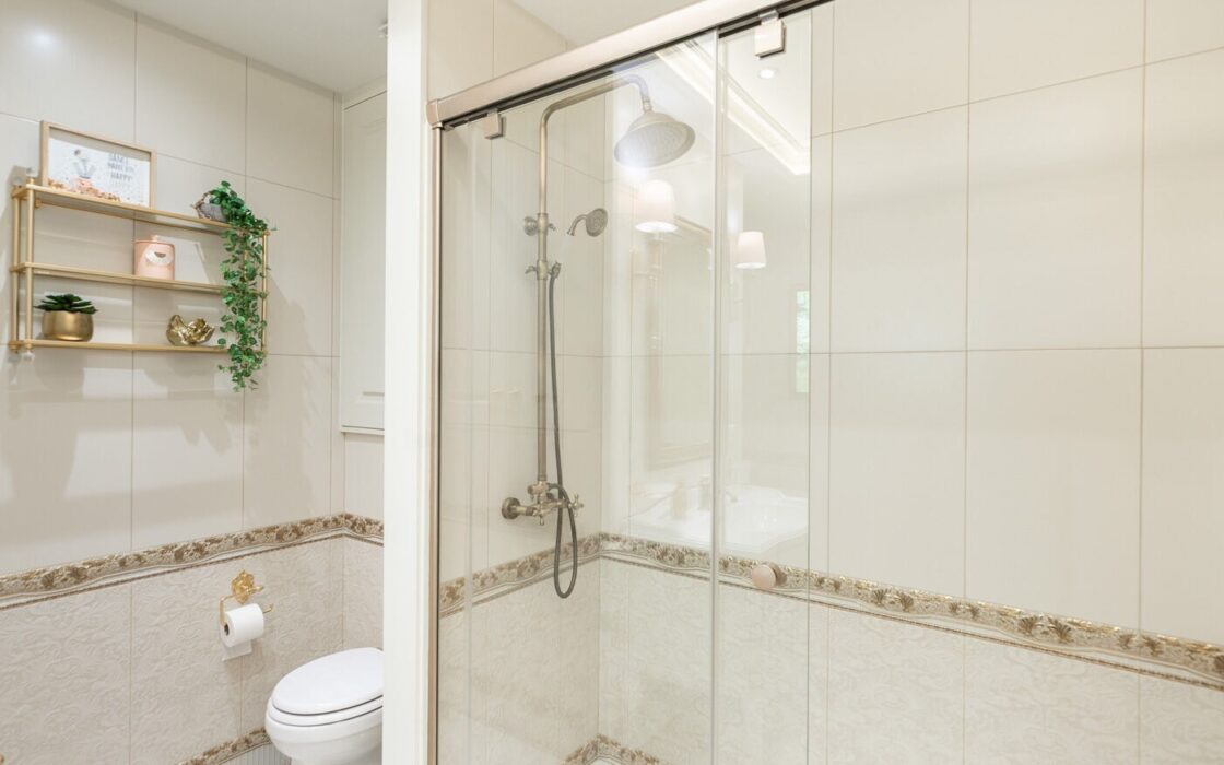 Отремонтированная квартира с террасой в Барселоне, 4 комнаты