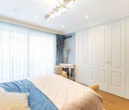 Отремонтированная квартира с террасой в Барселоне, 4 комнаты