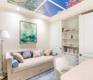 Отремонтированная квартира с террасой в Барселоне, 4 комнаты