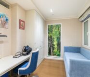 Отремонтированная квартира с террасой в Барселоне, 4 комнаты