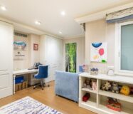 Отремонтированная квартира с террасой в Барселоне, 4 комнаты