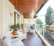 Отремонтированная квартира с террасой в Барселоне, 4 комнаты