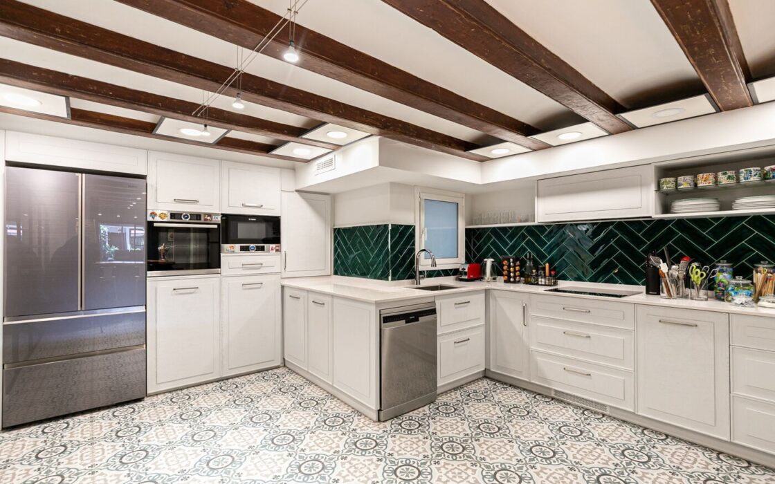 Квартира з терасою в Ешампле, Барселона, 259 кв.м.