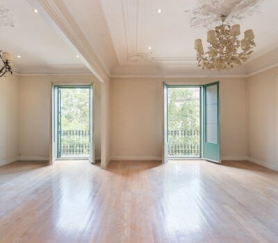 Чотирикімнатна квартира з балконами в Ешампле, Барселона