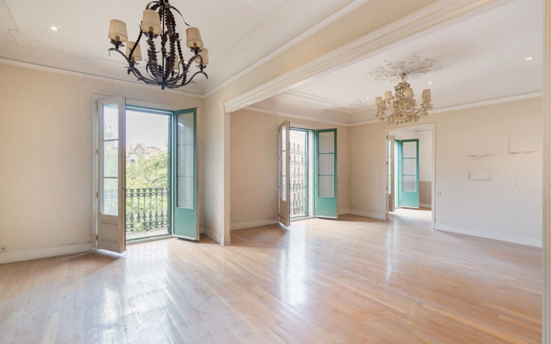 Чотирикімнатна квартира з балконами в Ешампле, Барселона