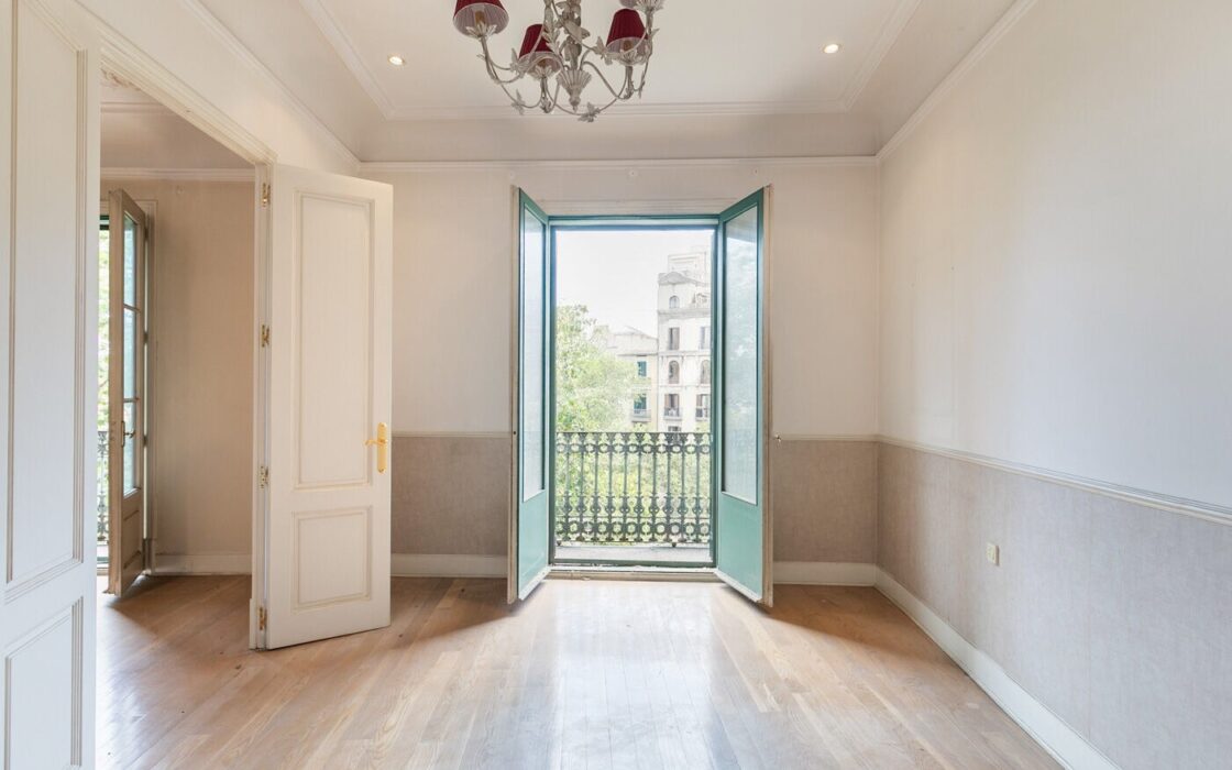 Чотирикімнатна квартира з балконами в Ешампле, Барселона