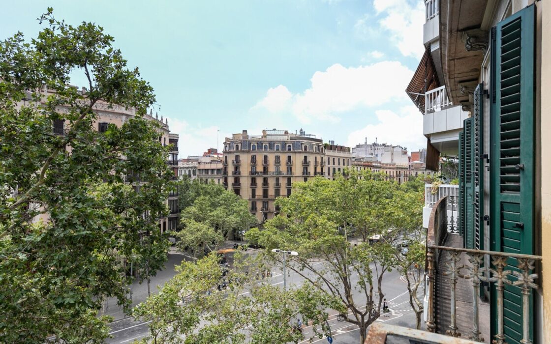 Чотирикімнатна квартира з балконами в Ешампле, Барселона