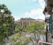 Чотирикімнатна квартира з балконами в Ешампле, Барселона