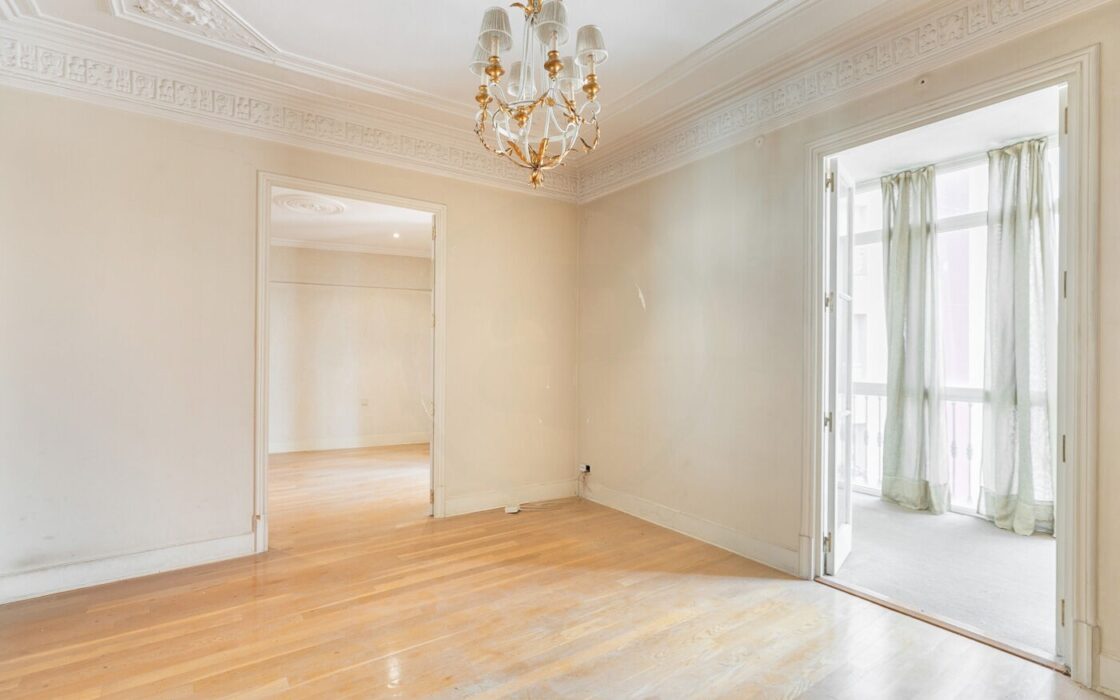 Чотирикімнатна квартира з балконами в Ешампле, Барселона