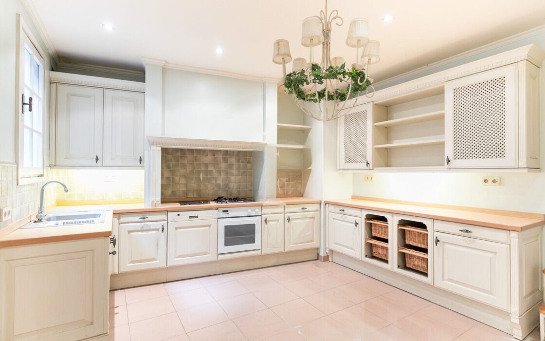 Чотирикімнатна квартира з балконами в Ешампле, Барселона