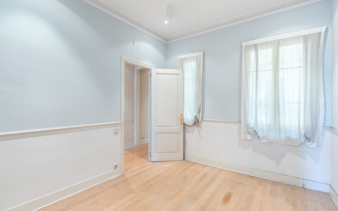 Чотирикімнатна квартира з балконами в Ешампле, Барселона