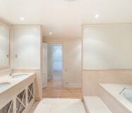 Чотирикімнатна квартира з балконами в Ешампле, Барселона