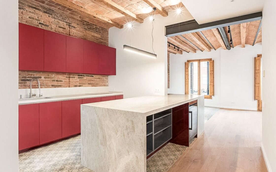 Отреставрированная 3-комнатная квартира в Эшампле, Барселона