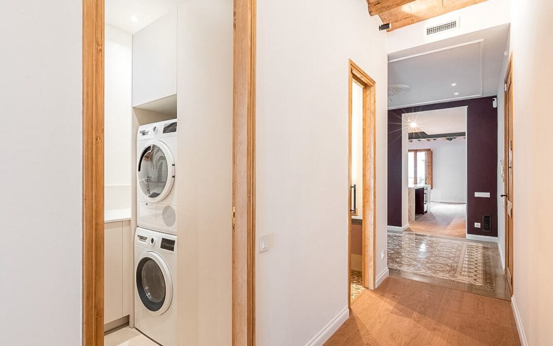 Отреставрированная 3-комнатная квартира в Эшампле, Барселона