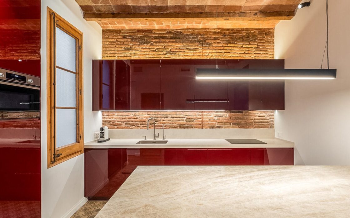 Отреставрированная 3-комнатная квартира в Эшампле, Барселона