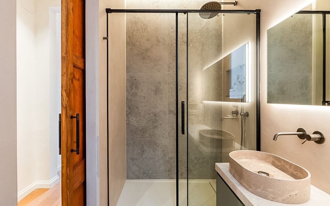 Отреставрированная 3-комнатная квартира в Эшампле, Барселона