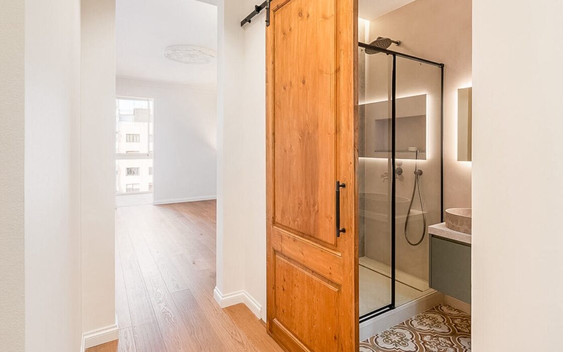 Отреставрированная 3-комнатная квартира в Эшампле, Барселона