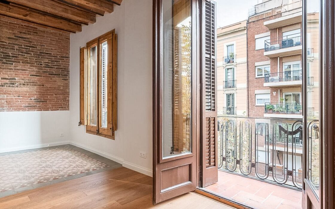 Отреставрированная 3-комнатная квартира в Эшампле, Барселона