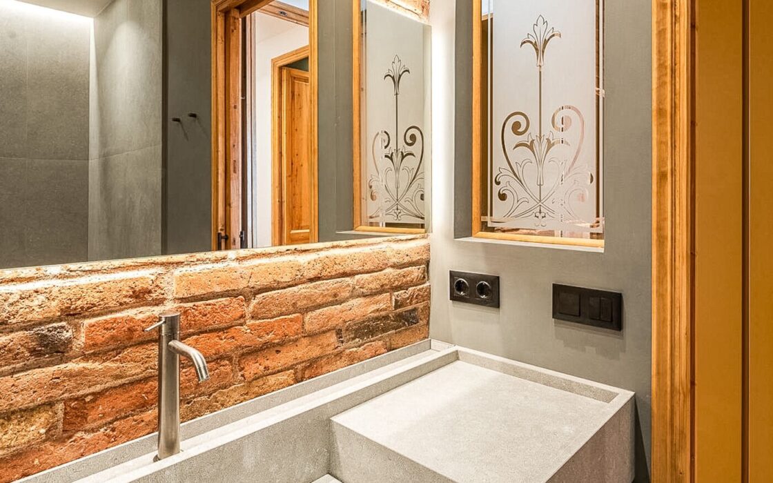 Отреставрированная 3-комнатная квартира в Эшампле, Барселона