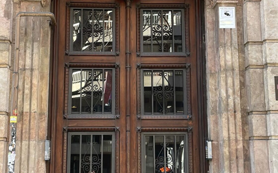 Отреставрированная 3-комнатная квартира в Эшампле, Барселона