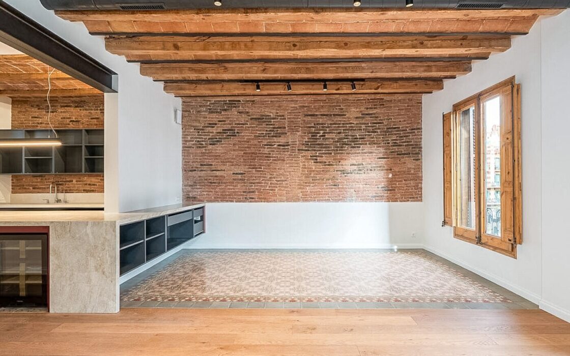 Отреставрированная 3-комнатная квартира в Эшампле, Барселона