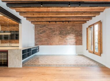 Отреставрированная 3-комнатная квартира в Эшампле, Барселона