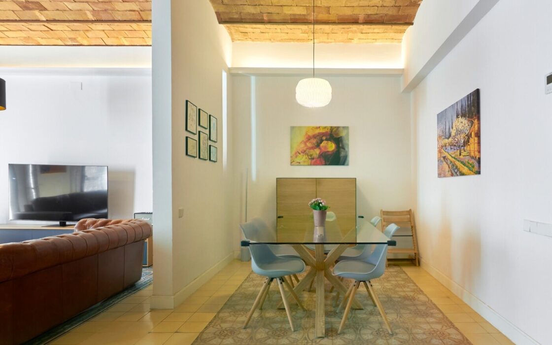 Елегантна квартира 150 кв.м в Ешампле, Барселона