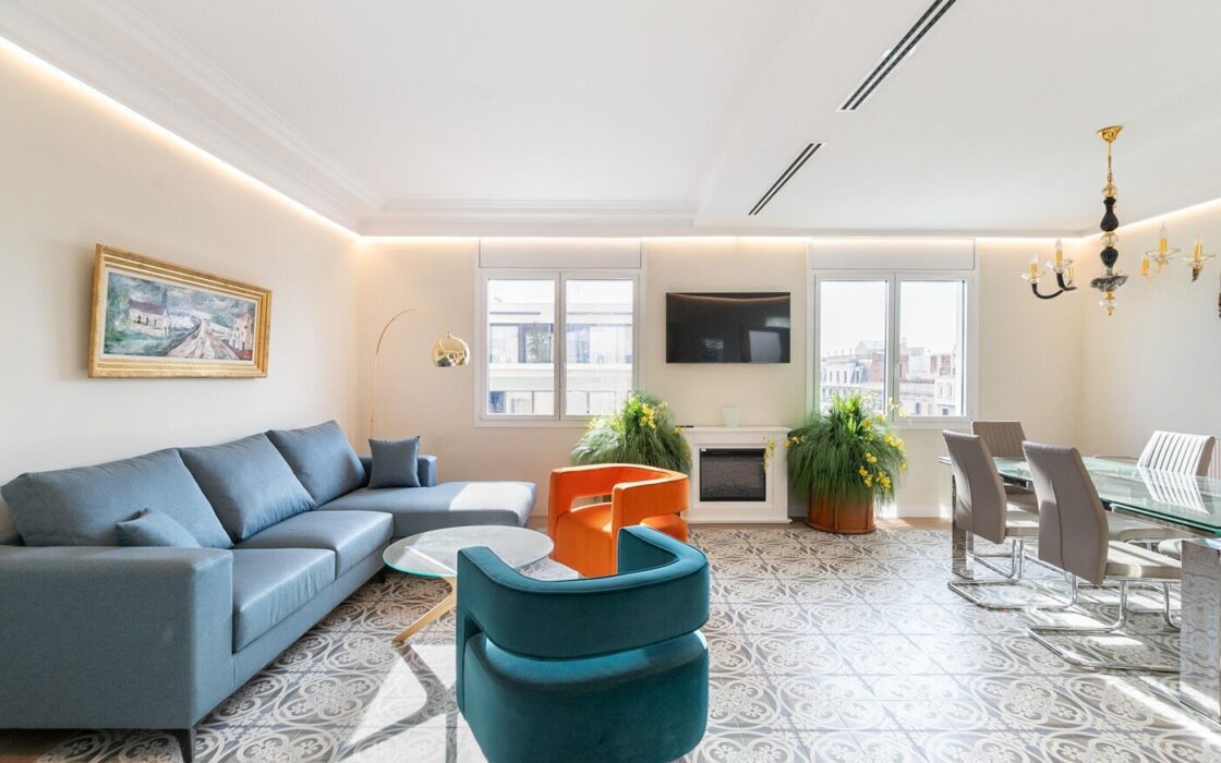 Унікальна квартира 163 кв.м в Ешампле, Барселона з балконом