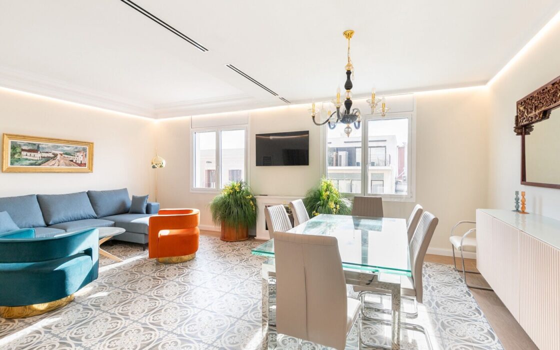 Унікальна квартира 163 кв.м в Ешампле, Барселона з балконом