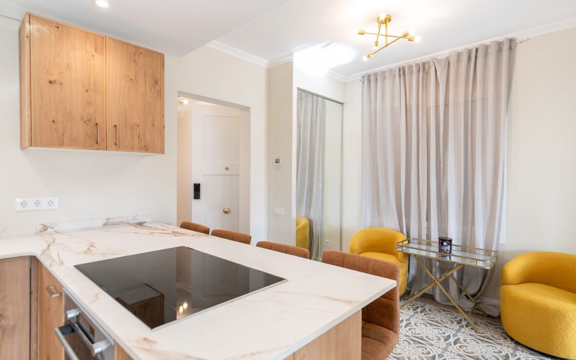 Унікальна квартира 163 кв.м в Ешампле, Барселона з балконом