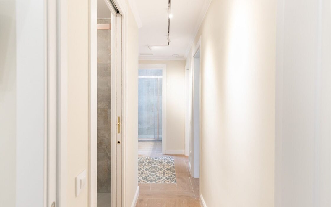 Унікальна квартира 163 кв.м в Ешампле, Барселона з балконом