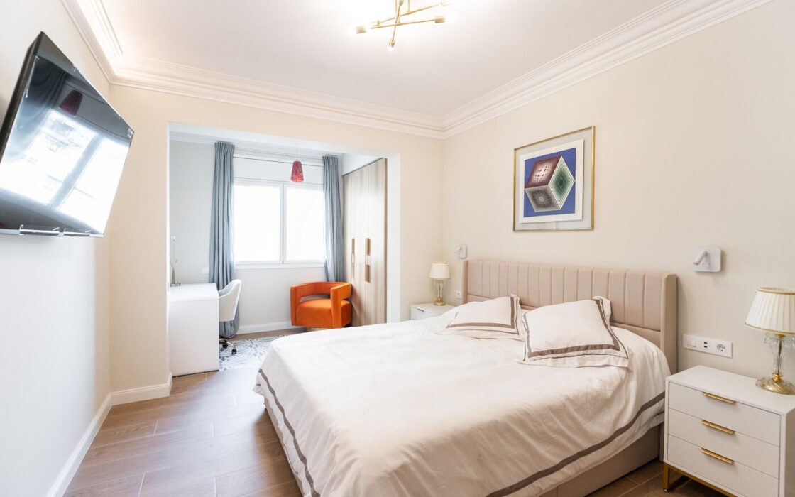 Унікальна квартира 163 кв.м в Ешампле, Барселона з балконом