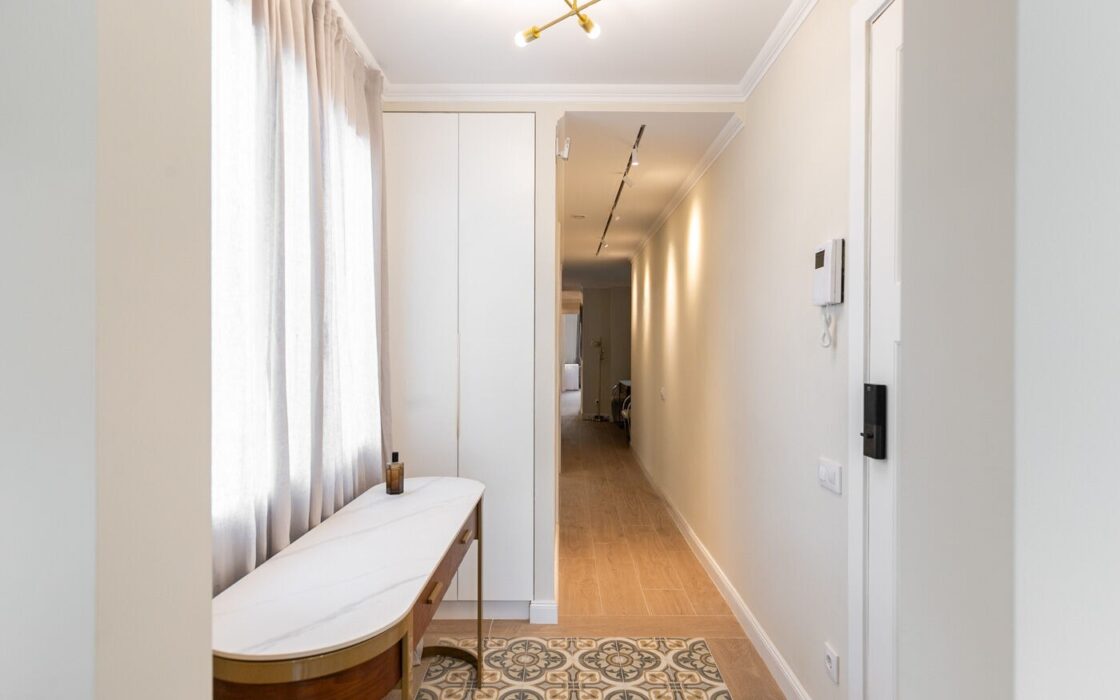 Унікальна квартира 163 кв.м в Ешампле, Барселона з балконом