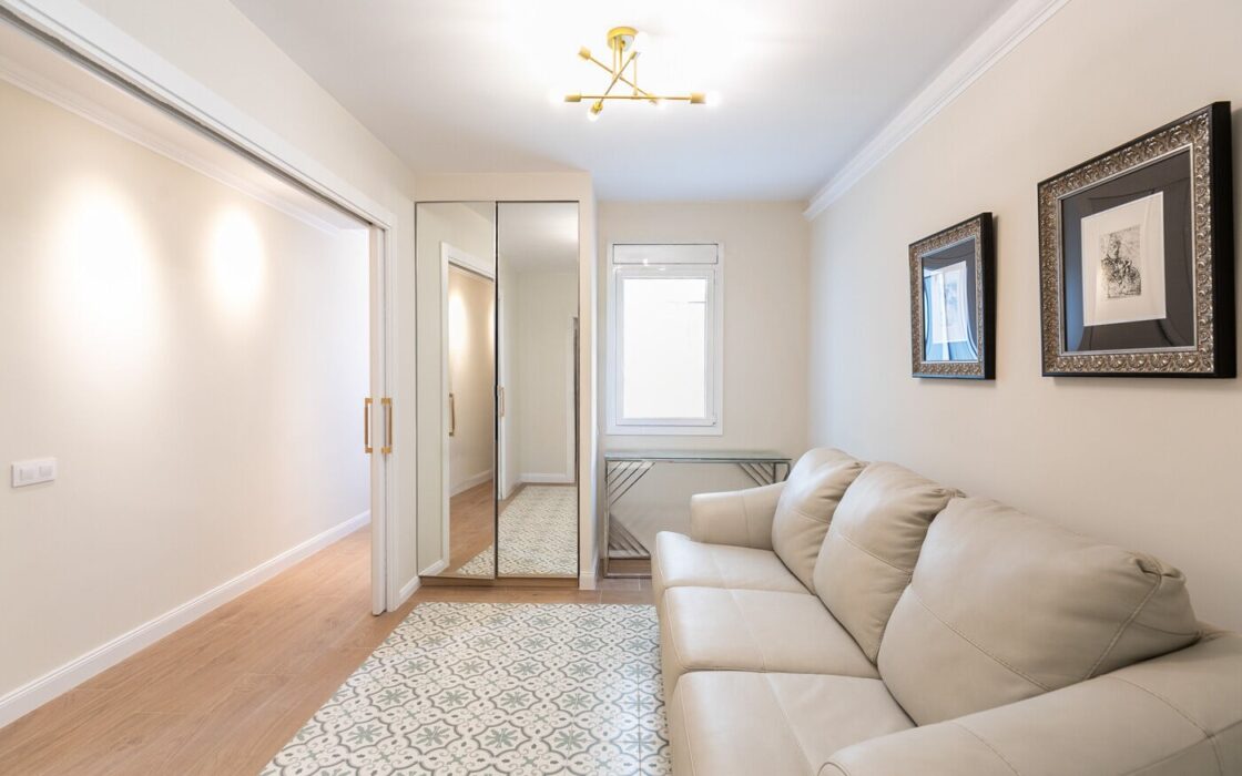 Унікальна квартира 163 кв.м в Ешампле, Барселона з балконом