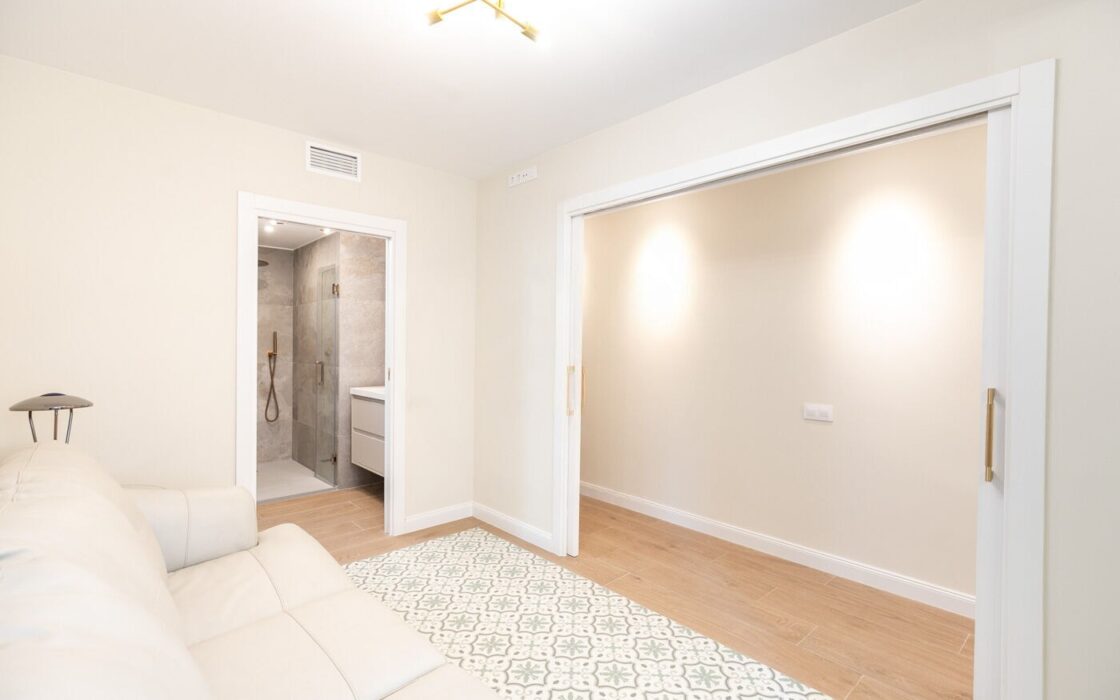 Унікальна квартира 163 кв.м в Ешампле, Барселона з балконом