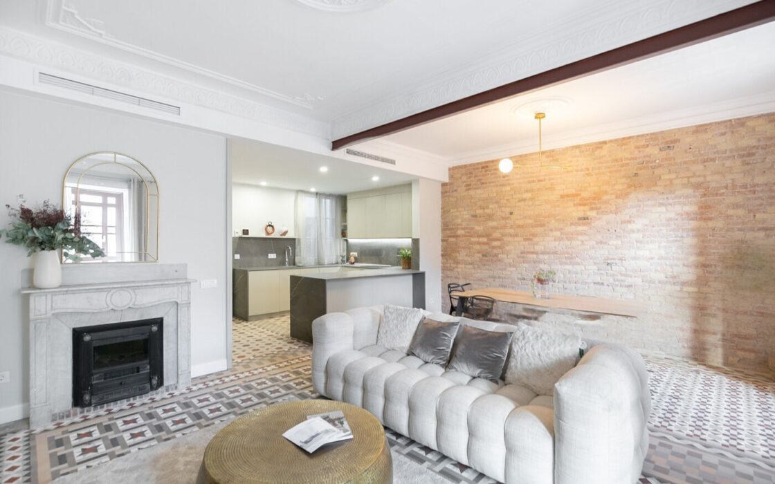 Елегантна квартира з терасою в Ешампле, Барселона 141 кв.м.