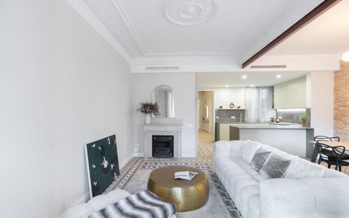 Елегантна квартира з терасою в Ешампле, Барселона 141 кв.м.