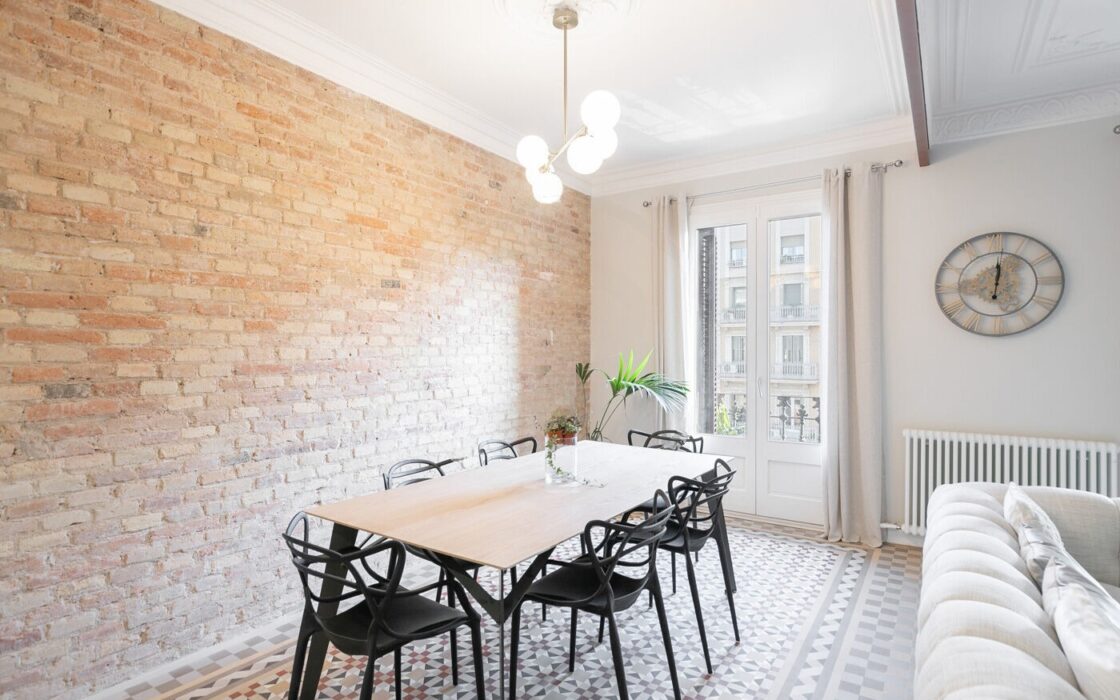 Елегантна квартира з терасою в Ешампле, Барселона 141 кв.м.