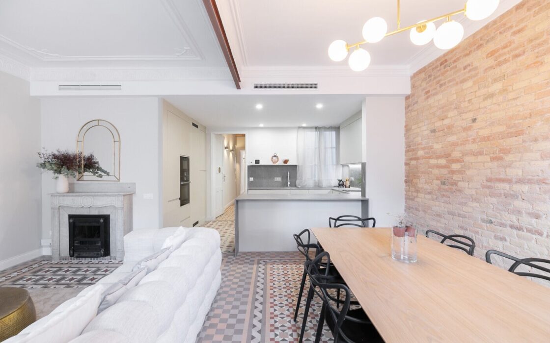 Елегантна квартира з терасою в Ешампле, Барселона 141 кв.м.