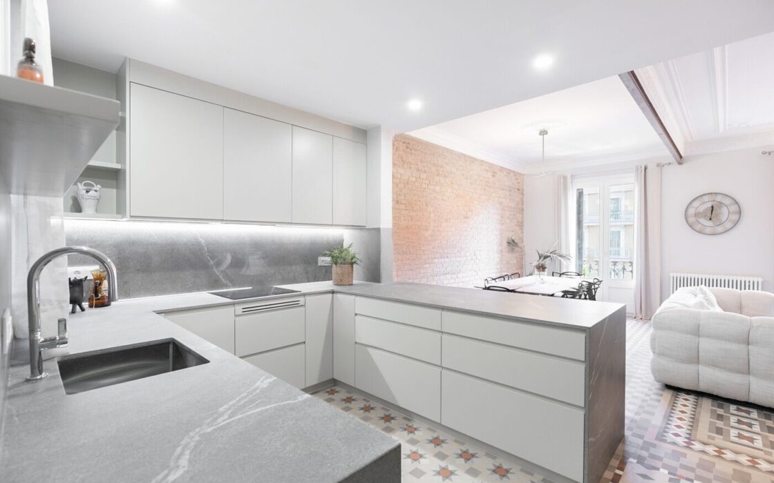 Елегантна квартира з терасою в Ешампле, Барселона 141 кв.м.