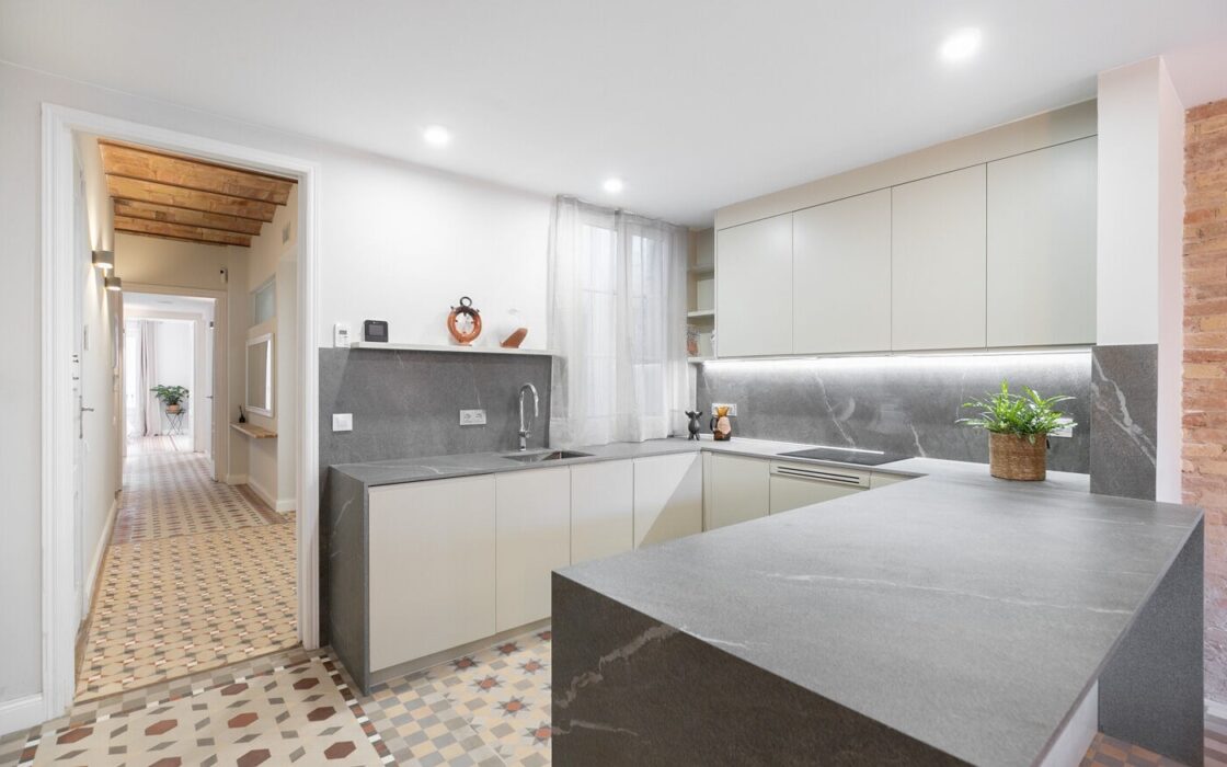 Елегантна квартира з терасою в Ешампле, Барселона 141 кв.м.