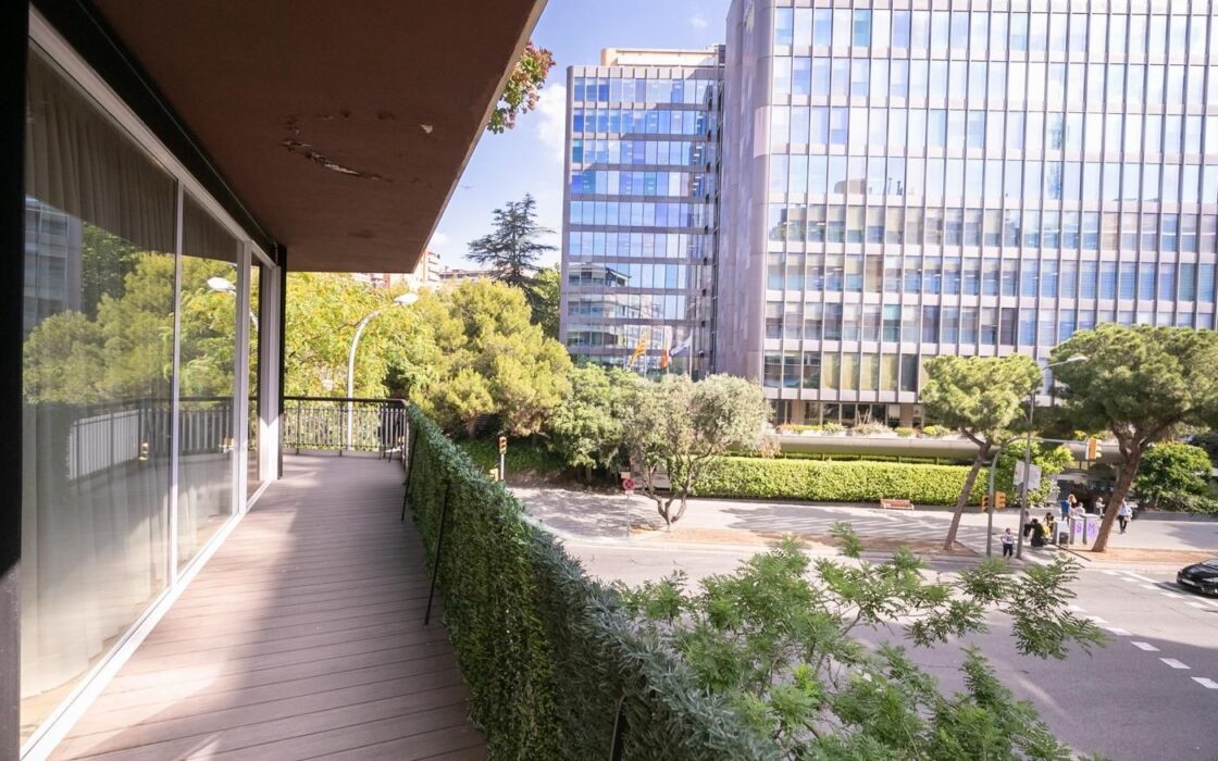 Элегантная квартира с террасой 167 кв.м в Барселоне