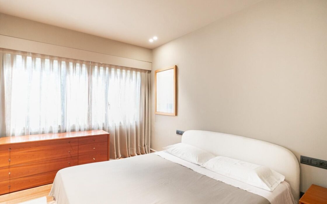 Элегантная квартира с террасой 167 кв.м в Барселоне