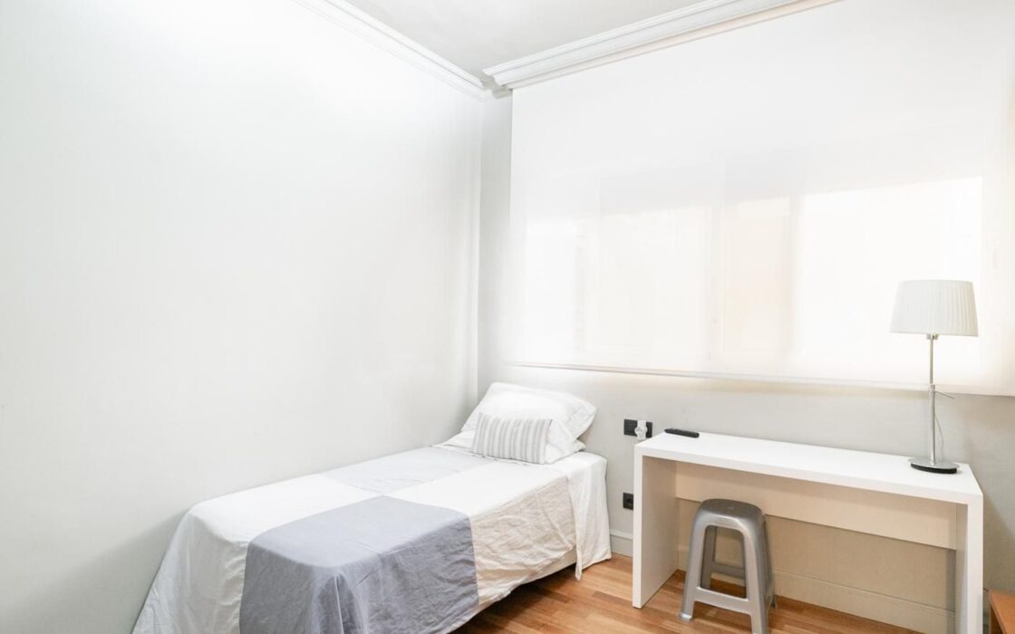 Элегантная квартира с террасой 167 кв.м в Барселоне