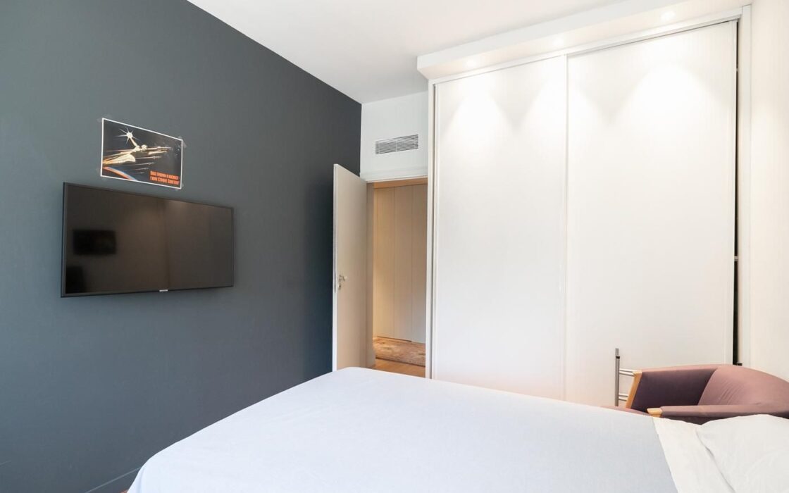 Элегантная квартира с террасой 167 кв.м в Барселоне