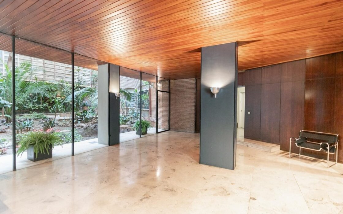 Элегантная квартира с террасой 167 кв.м в Барселоне