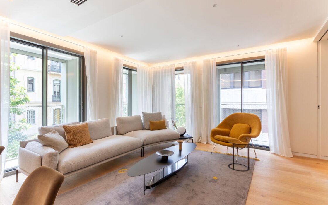 Премиальные апартаменты с террасой в Эшампле Барселона 120 кв.м